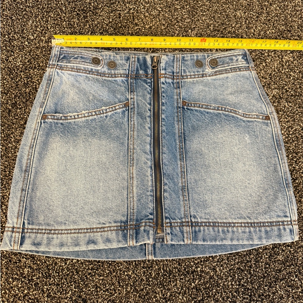 Vici Denim Zip-Front Skirt by hidden.  Size medium